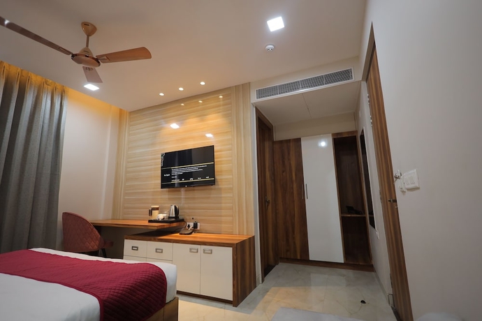 Imagen de la habitación del Hotel Taj Crown Plaza. Foto 9