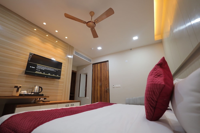Imagen de la habitación del Hotel Taj Crown Plaza. Foto 11