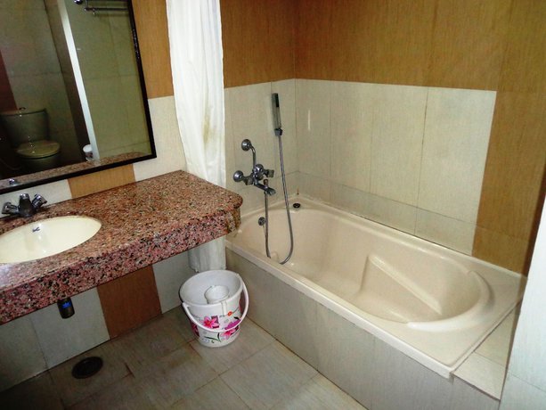 Imagen de la habitación del Hotel Taj Darbar. Foto 12