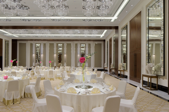 Imagen del bar/restaurante del Hotel Taj Dubai. Foto 2