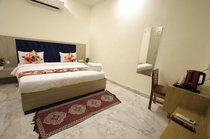 Imagen de la habitación del Hotel Taj Elevate. Foto 13