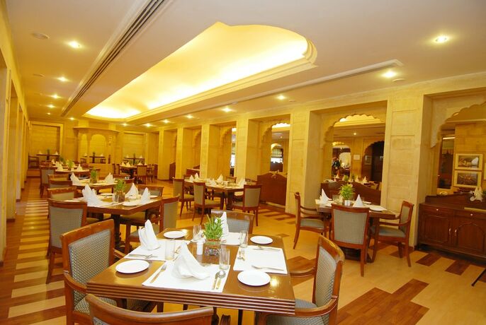 Imagen del bar/restaurante del Hotel Taj Gorbandh Palace. Foto 16