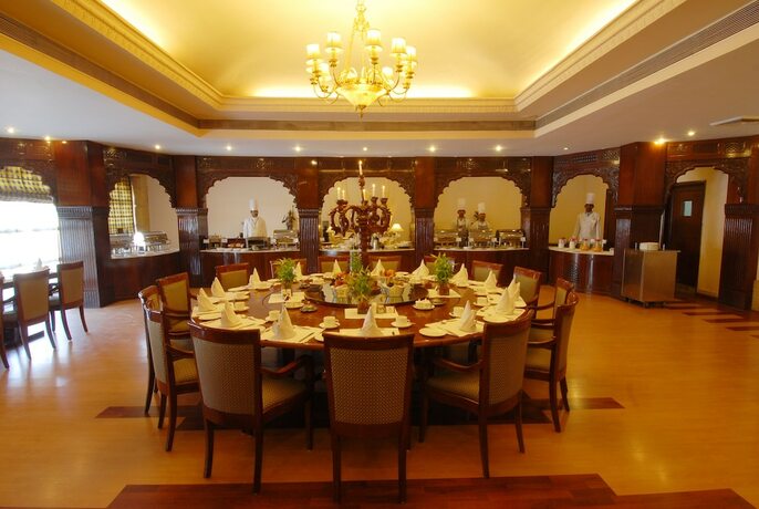Imagen del bar/restaurante del Hotel Taj Gorbandh Palace. Foto 17
