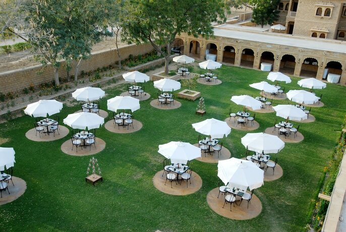 Imagen de los exteriores del Hotel Taj Gorbandh Palace. Foto 32