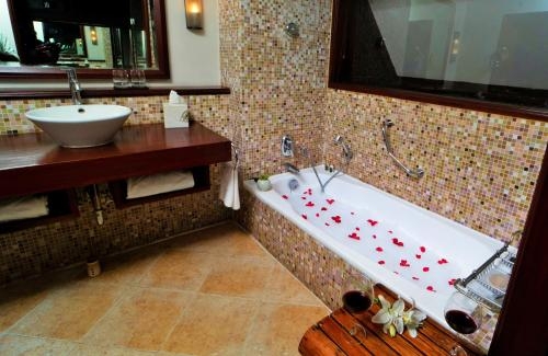 Imagen de la habitación del Hotel Taj Green Cove Resort and Spa Kovalam. Foto 6