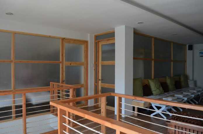 Imagen de la piscina del Hotel Taj Guesthouse. Foto 16