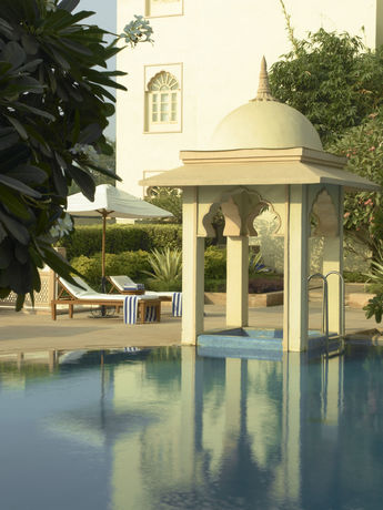 Imagen de la piscina del Hotel Taj Hari Mahal Jodhpur. Foto 15