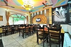 Imagen del bar/restaurante del Hotel Taj Plaza. Foto 2