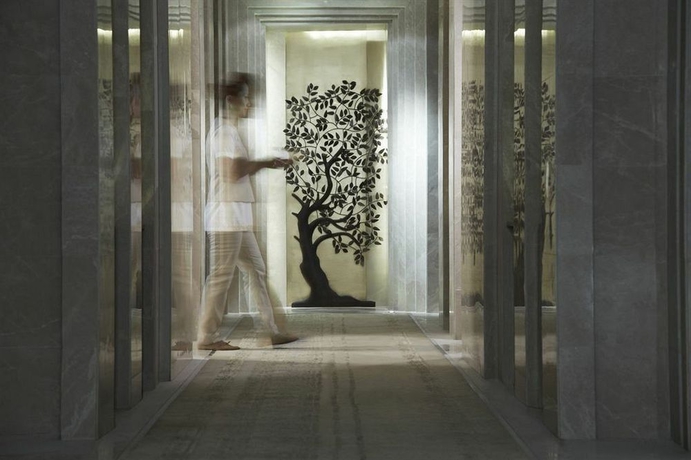 Imagen de la piscina del Hotel Taj Surajkund Resort & Spa, Delhi NCR. Foto 14