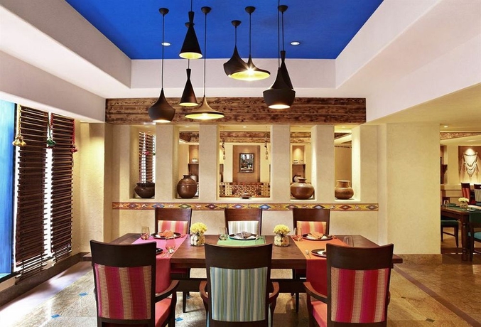 Imagen del bar/restaurante del Hotel Taj Surajkund Resort & Spa, Delhi NCR. Foto 3