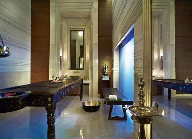 Imagen de la piscina del Hotel Taj Surajkund Resort & Spa, Delhi NCR. Foto 15