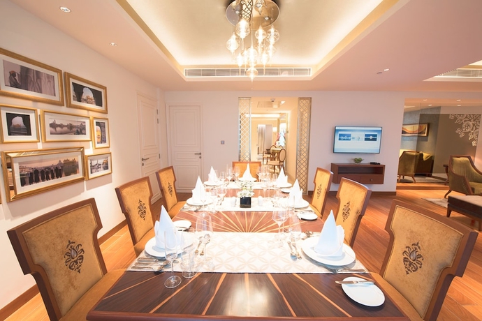 Imagen de la habitación del Hotel Taj Swarna. Foto 15