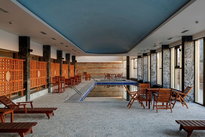 Imagen de la piscina del Hotel Taj Theog Resort and Spa, Shimla. Foto 19