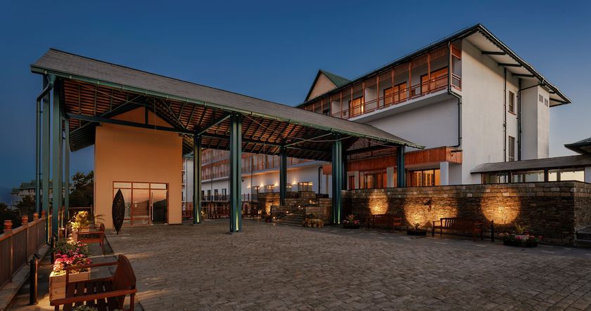 Imagen del bar/restaurante del Hotel Taj Theog Resort and Spa, Shimla. Foto 4