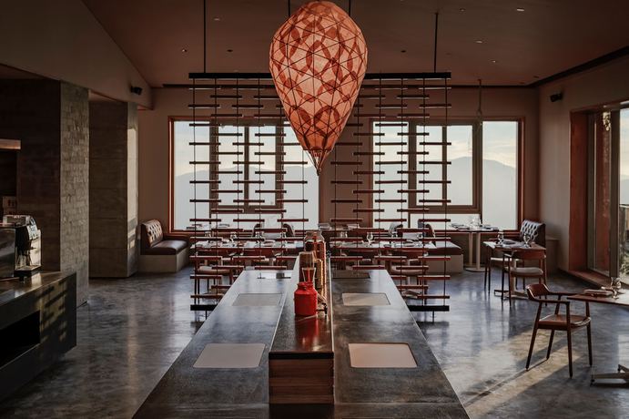 Imagen del bar/restaurante del Hotel Taj Theog Resort and Spa, Shimla. Foto 5