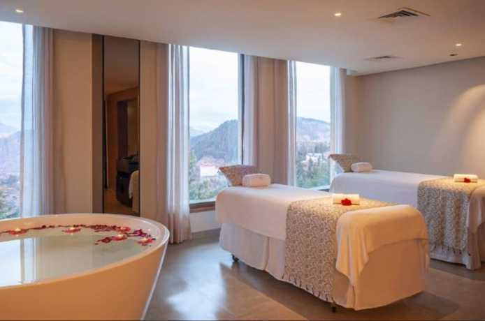 Imagen de la piscina del Hotel Taj Theog Resort and Spa, Shimla. Foto 20