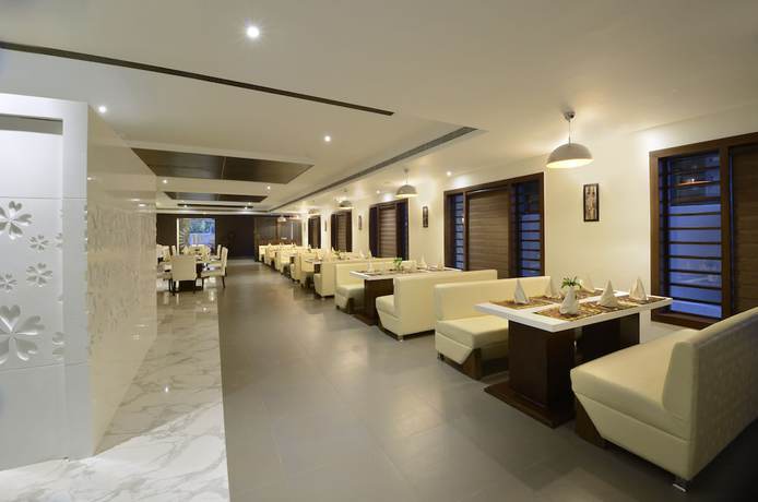 Imagen del bar/restaurante del Hotel Taj Vilas. Foto 5