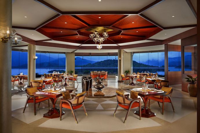 Imagen del bar/restaurante del Hotel Taj Wayanad Resort and Spa, Kerala. Foto 2