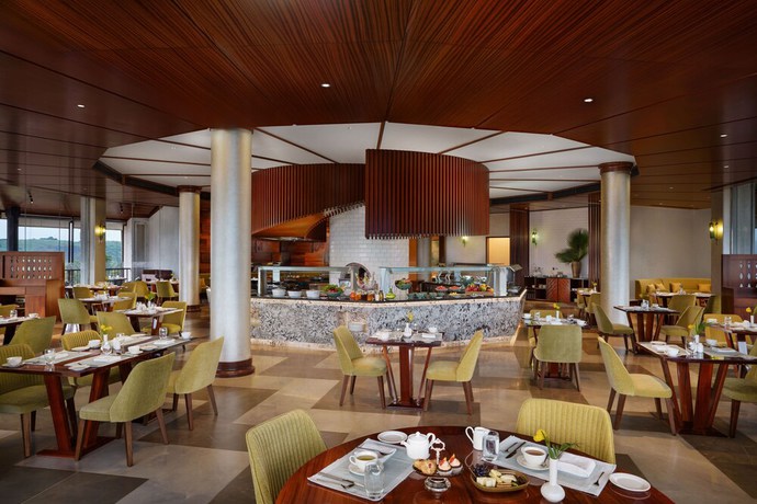 Imagen del bar/restaurante del Hotel Taj Wayanad Resort and Spa, Kerala. Foto 3