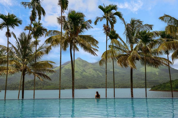 Imagen de la piscina del Hotel Taj Wayanad Resort and Spa, Kerala. Foto 17