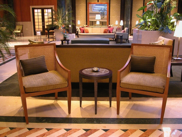 Imagen de los interiores del Hotel Taj West End. Foto 8