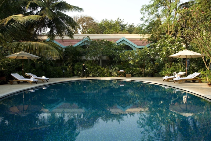 Imagen de la piscina del Hotel Taj West End. Foto 15