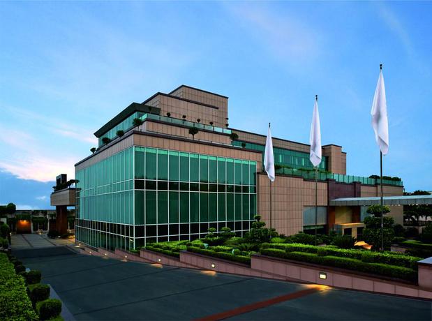 Imagen de los exteriores del Hotel Taj and Convention Centre, Agra. Foto 11