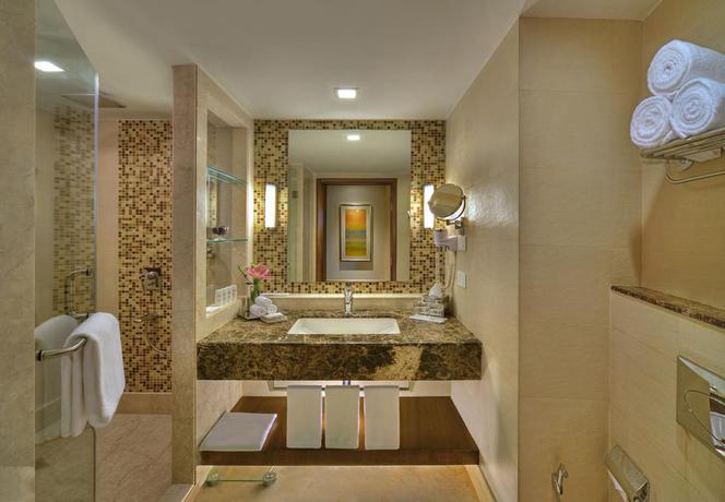 Imagen de la habitación del Hotel Taj and Convention Centre, Agra. Foto 9