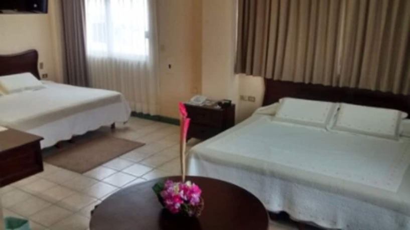 Imagen de la habitación del Hotel Taj&iacute;n. Foto 7