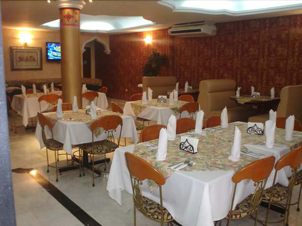 Imagen del bar/restaurante del Hotel Tajmahal. Foto 2