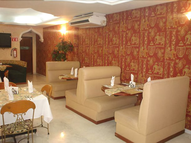 Imagen del bar/restaurante del Hotel Tajmahal. Foto 4