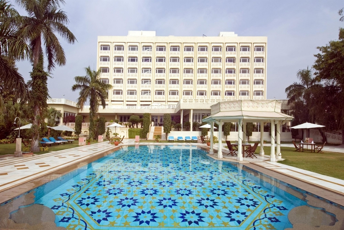 Imagen de la piscina del Hotel Tajview,agra-ihcl Seleqtions. Foto 16