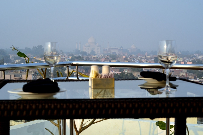 Imagen del bar/restaurante del Hotel Tajview,agra-ihcl Seleqtions. Foto 2