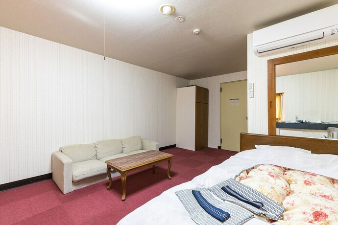 Imagen de la habitación del Hotel Takada Terminal. Foto 5