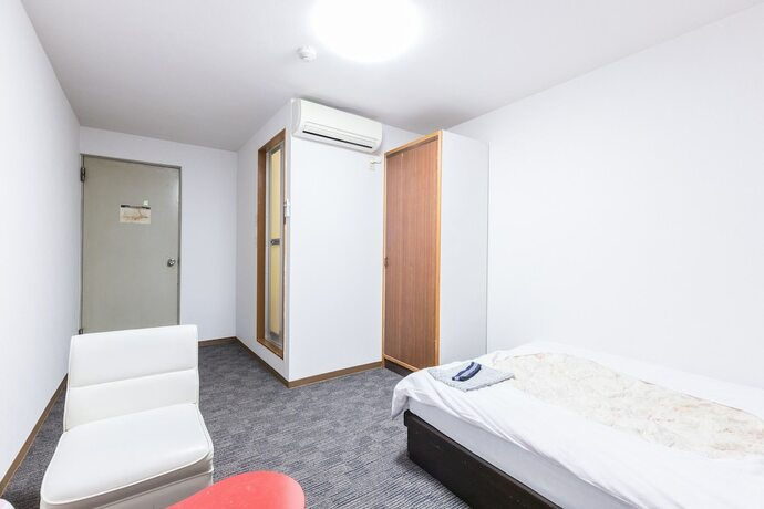 Imagen de la habitación del Hotel Takada Terminal. Foto 8
