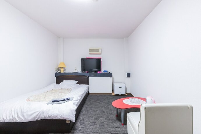 Imagen de la habitación del Hotel Takada Terminal. Foto 12
