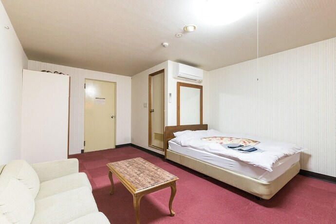 Imagen de la habitación del Hotel Takada Terminal. Foto 14