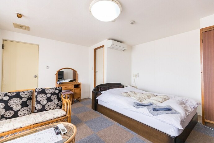 Imagen de la habitación del Hotel Takada Terminal. Foto 15