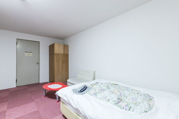 Imagen de la habitación del Hotel Takada Terminal. Foto 16