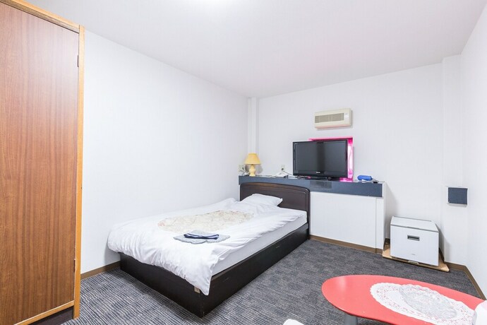 Imagen de la habitación del Hotel Takada Terminal. Foto 18