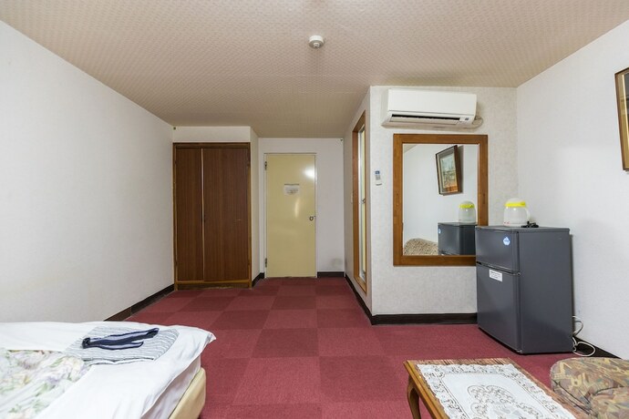 Imagen de la habitación del Hotel Takada Terminal. Foto 19