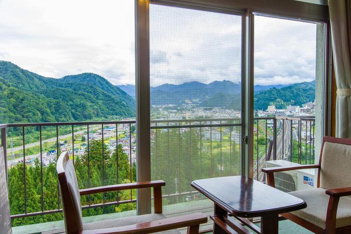 Imagen de los exteriores del Hotel Takahan. Foto 6