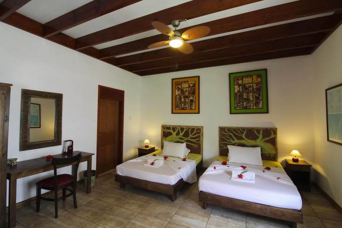 Imagen de la habitación del Hotel Takamaka Green Village. Foto 16