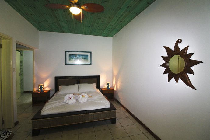 Imagen de la habitación del Hotel Takamaka Green Village. Foto 17