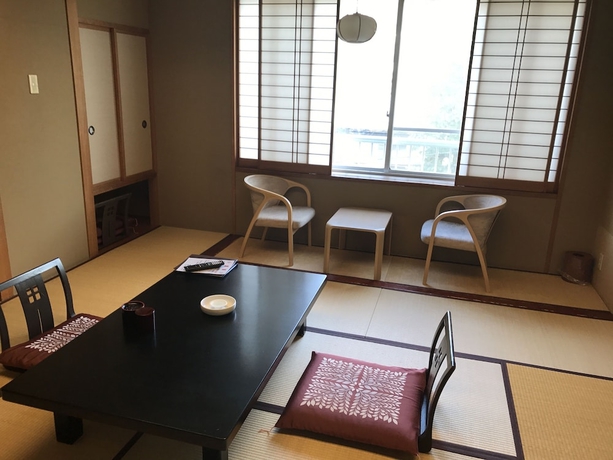 Imagen de la habitación del Hotel Takamatsu. Foto 10