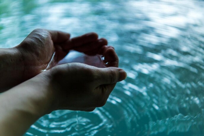 Imagen de la piscina del Hotel Takamiya Hammond. Foto 26