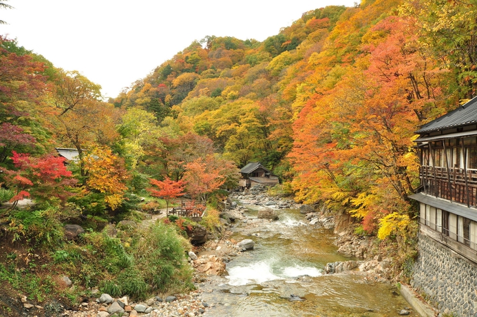 Imagen de los exteriores del Hotel Takaragawa Onsen Osenkaku. Foto 9