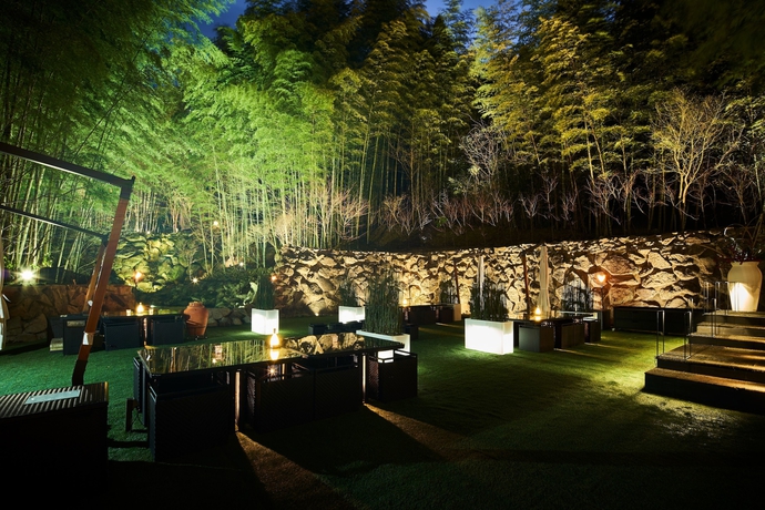Imagen de los exteriores del Hotel Takefue. Foto 12