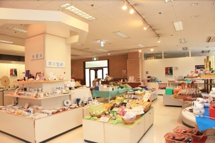 Imagen de los interiores del Hotel Takeo Century. Foto 14