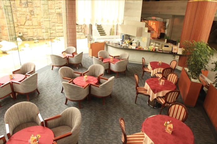 Imagen del bar/restaurante del Hotel Takeo Century. Foto 4